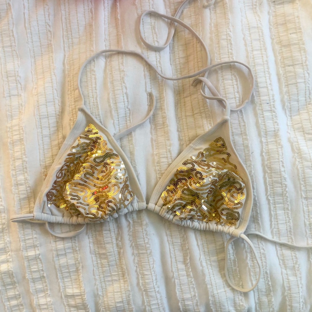 Bikini top, size medium, white gold